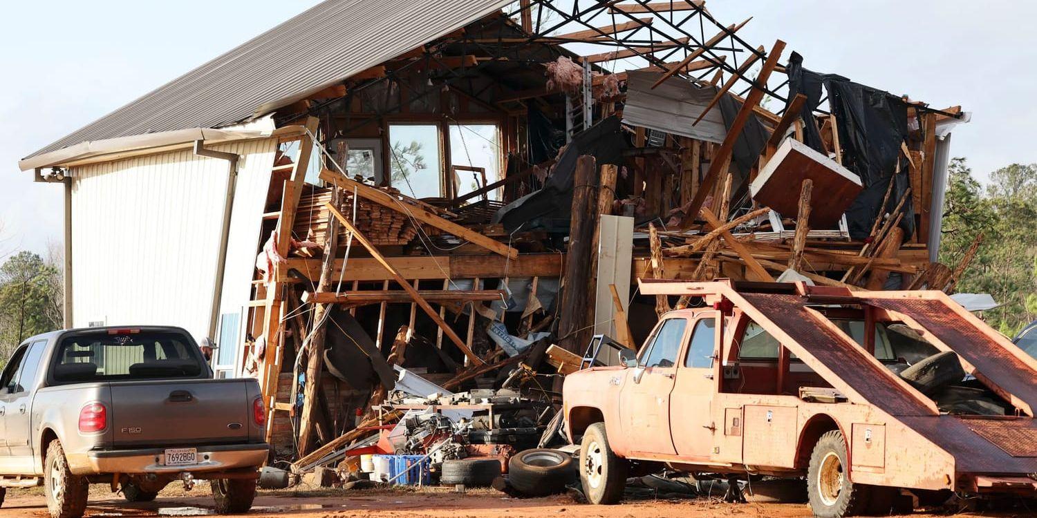 Ett nästintill totalförstört hus nära Prattville i Alabama efter torsdagens kraftiga oväder.
