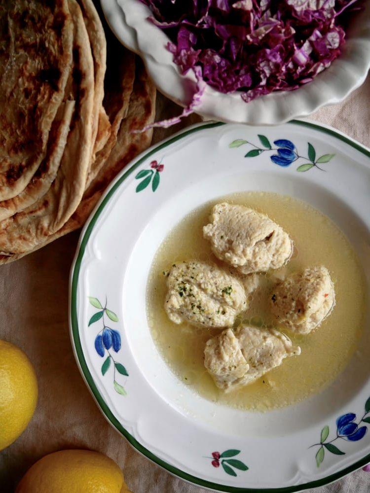 Till huvudrätt gnudi (ricottabollar) i parmesanbuljong.