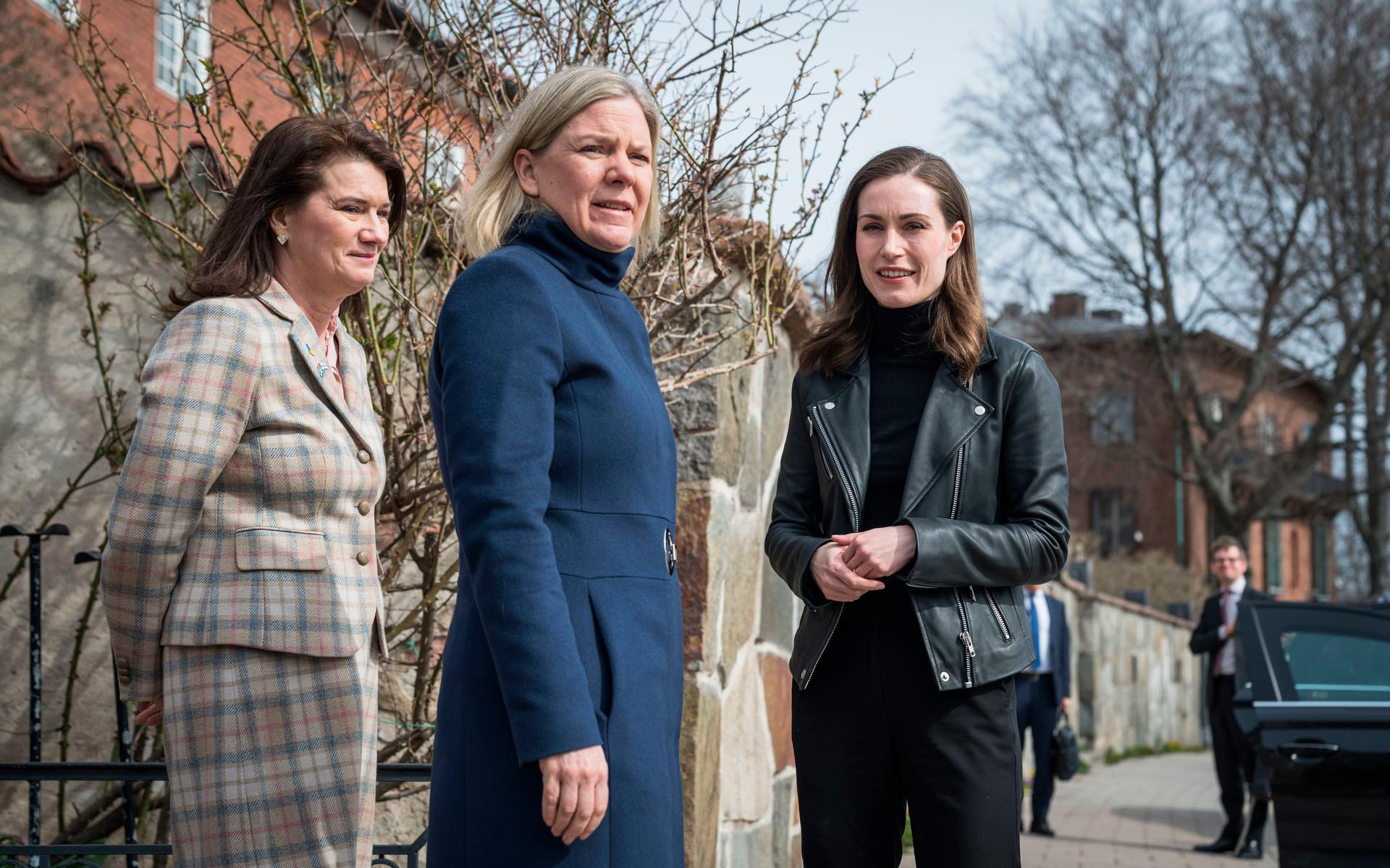Utrikesminister Ann Linde och statsminister Magdalena Andersson möter Finlands statsminister Sanna Marin, som var på plats i Stockholm för att informera om vilka säkerhetspolitiska slutsatser som man kommit fram till. 