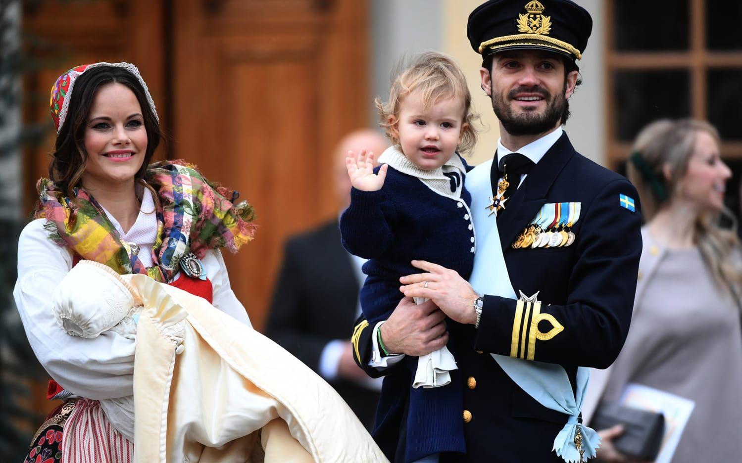 Prinsessan Sofia med prins Gabriel, och prins Carl Philip med prins Alexander efter prins Gabriels dop i Drottningholms slottskyrka